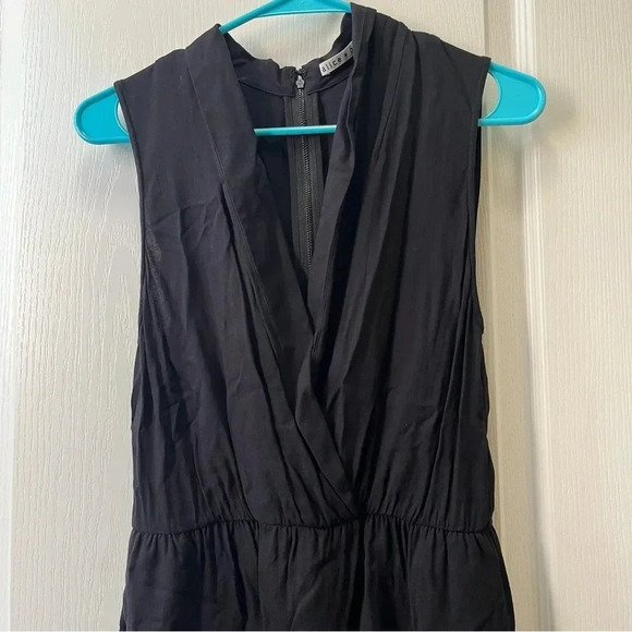 Alice + Olivia Romper Women’s Size 2 Black Zip Up Back V Neck Flowy - Picture 3 of 14